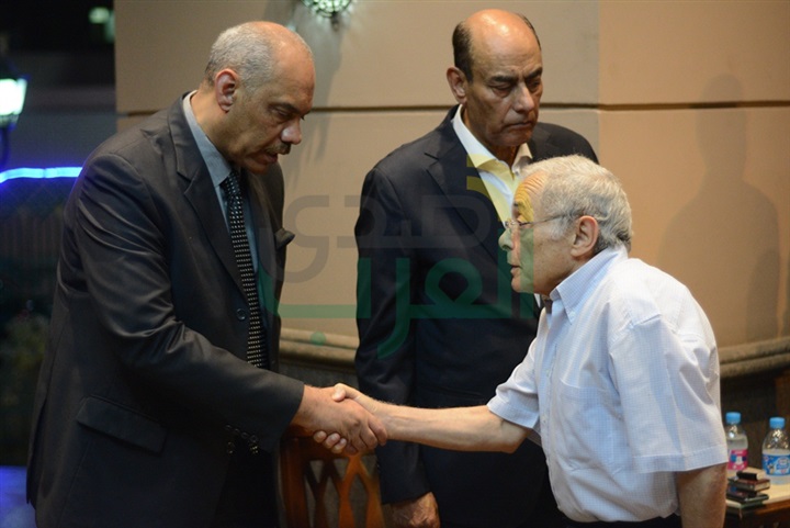 بالصور.. نجوم الفن في عزاء شقيق الفن احمد بدير