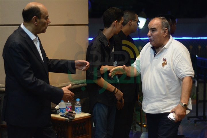 بالصور.. نجوم الفن في عزاء شقيق الفن احمد بدير