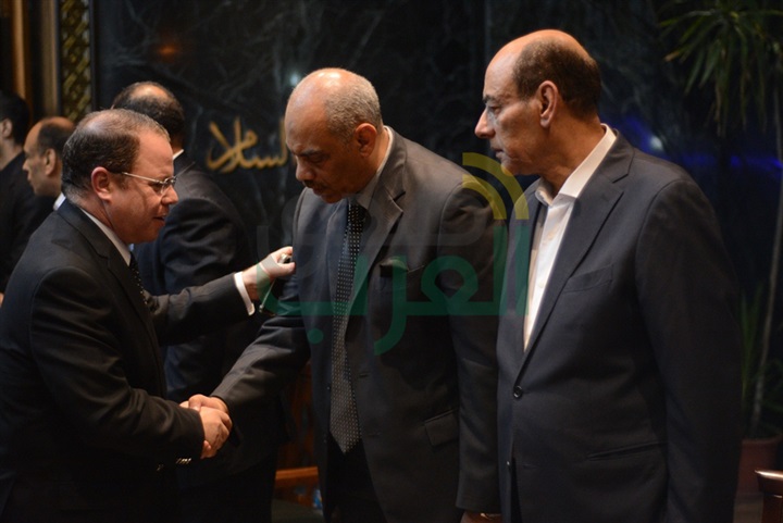 بالصور.. نجوم الفن في عزاء شقيق الفن احمد بدير