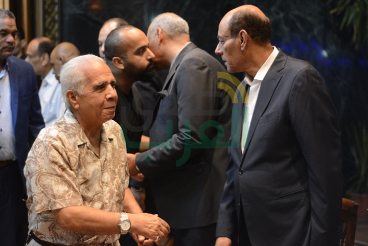 بالصور.. نجوم الفن في عزاء شقيق الفن احمد بدير