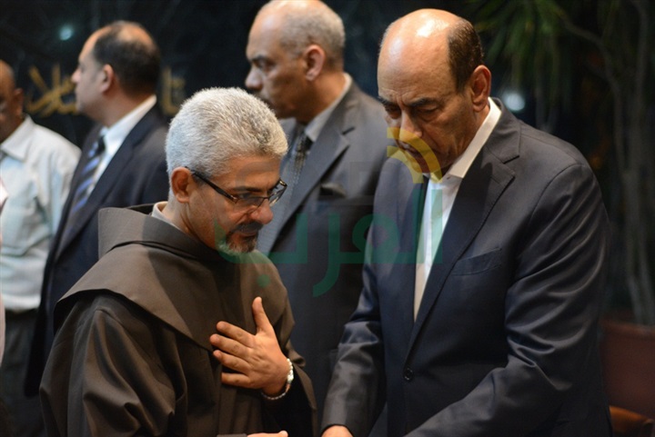 بالصور.. نجوم الفن في عزاء شقيق الفن احمد بدير