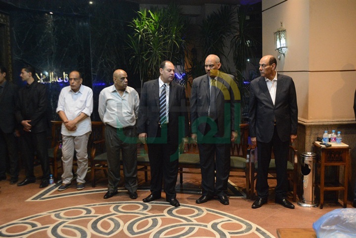 بالصور.. نجوم الفن في عزاء شقيق الفن احمد بدير