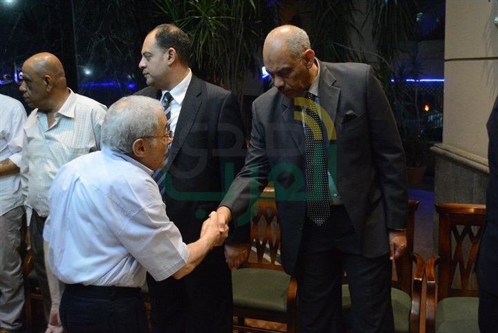 بالصور.. نجوم الفن في عزاء شقيق الفن احمد بدير