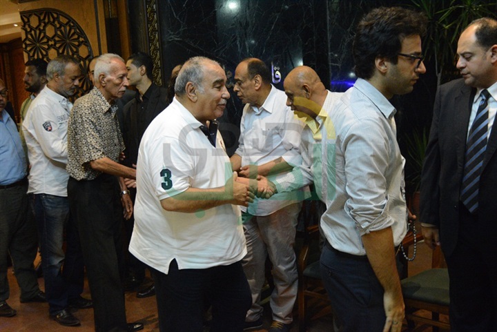 بالصور.. نجوم الفن في عزاء شقيق الفن احمد بدير