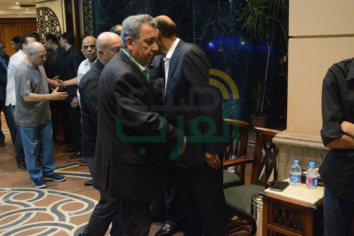 بالصور.. نجوم الفن في عزاء شقيق الفن احمد بدير