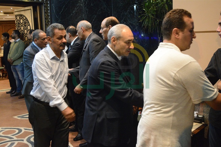 بالصور.. نجوم الفن في عزاء شقيق الفن احمد بدير