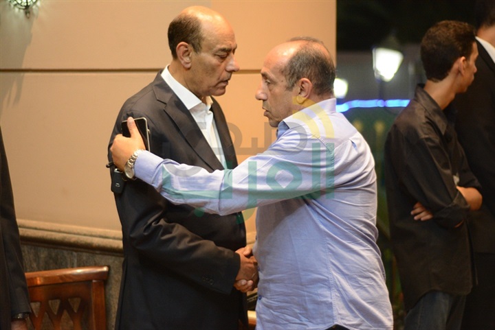 بالصور.. نجوم الفن في عزاء شقيق الفن احمد بدير