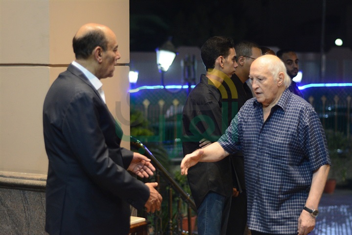 بالصور.. نجوم الفن في عزاء شقيق الفن احمد بدير