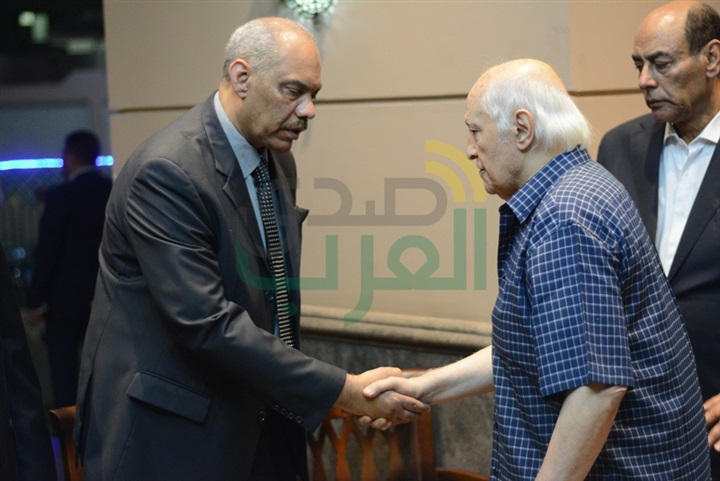 بالصور.. نجوم الفن في عزاء شقيق الفن احمد بدير