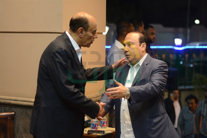 بالصور.. نجوم الفن في عزاء شقيق الفن احمد بدير