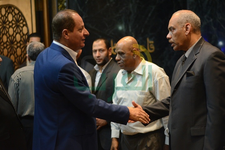 بالصور.. نجوم الفن في عزاء شقيق الفن احمد بدير