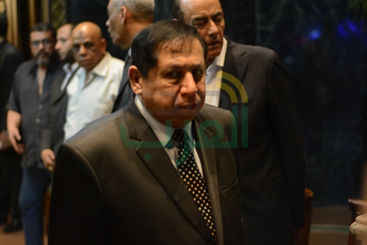 بالصور.. نجوم الفن في عزاء شقيق الفن احمد بدير