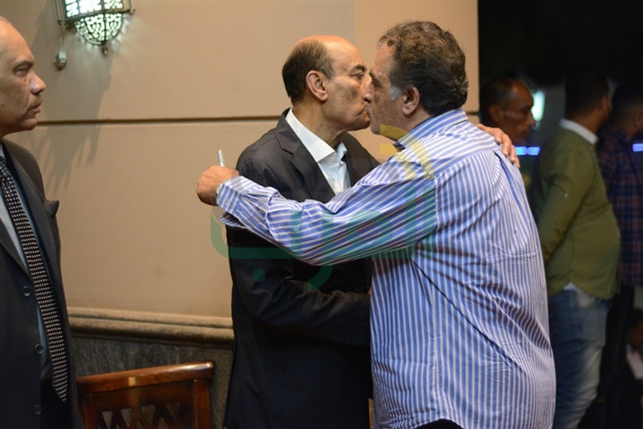 بالصور.. نجوم الفن في عزاء شقيق الفن احمد بدير