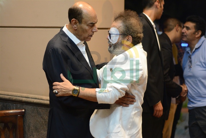 بالصور.. نجوم الفن في عزاء شقيق الفن احمد بدير