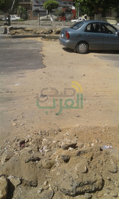 بالصور.. كثافات مرورية بسبب مد كابلات كهربائية بمصر الجديدة 