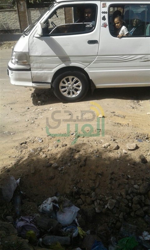 بالصور.. كثافات مرورية بسبب مد كابلات كهربائية بمصر الجديدة 