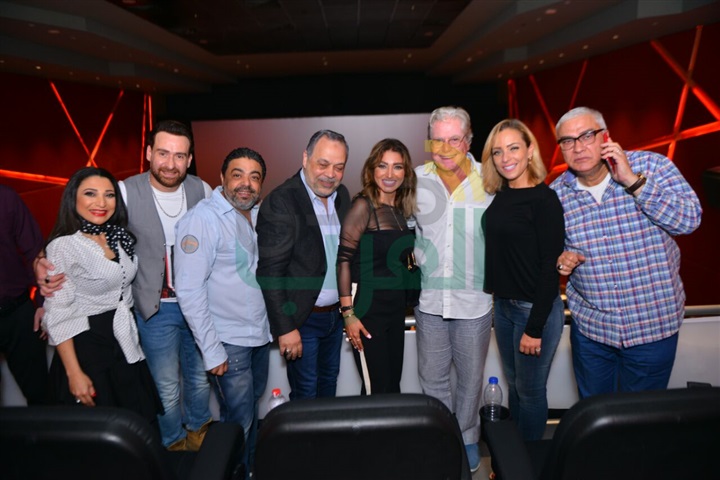 بالصور.. صناع فيلم "عمر الأزرق" يحتفلون به وسط حضور نجوم الفن بالصور.. صناع فيلم "عمر الأزرق" يحتفلون به وسط حضور نجوم الفن