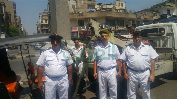 بالصور.. حملة مكبرة لإزالة الاشغالات وضبط التكاتك بالساحل