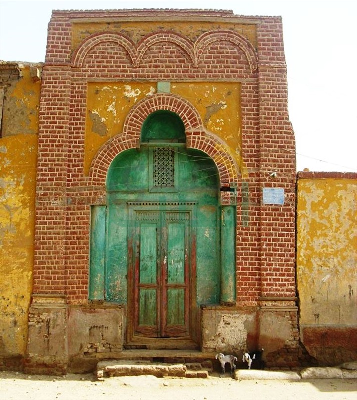 بالصور..  المسجد العُمري بسمهود أقدم مسجد ذو أعمدة خشبية بقنا