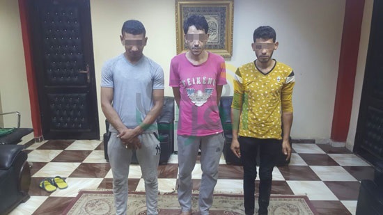 بالصور.. القبض على المتهمين بتعذيب وقتل "ثروت سامح" بصحراء الفيوم 