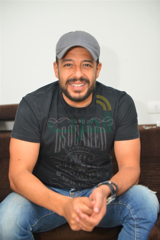 بالصور .. حضور حماقي استعدادا لاحياء أولى حفلاته بالساحل الشمالي بالصور .. حضور حماقي استعدادا لاحياء أولى حفلاته بالساحل الشمالي