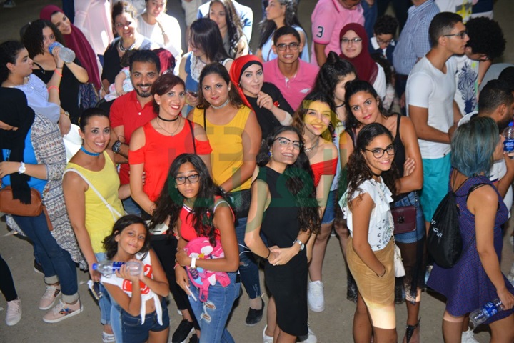 بالصور .. حضور حماقي استعدادا لاحياء أولى حفلاته بالساحل الشمالي بالصور .. حضور حماقي استعدادا لاحياء أولى حفلاته بالساحل الشمالي