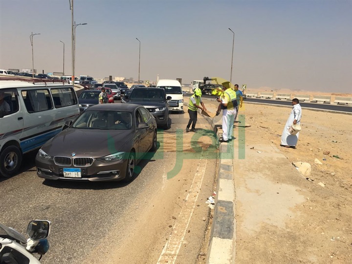 بالصور.. اصطدام سيارة بالحاجز الخرسانى أعلى الدائرى