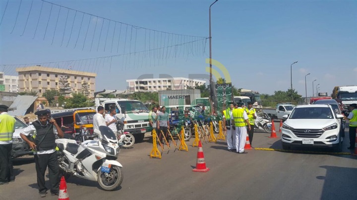 بالصور.. حملات مرورية على الطرق الصحراوية