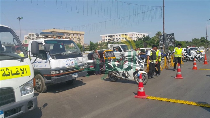 بالصور.. حملات مرورية على الطرق الصحراوية