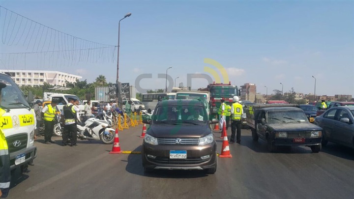 بالصور.. حملات مرورية على الطرق الصحراوية