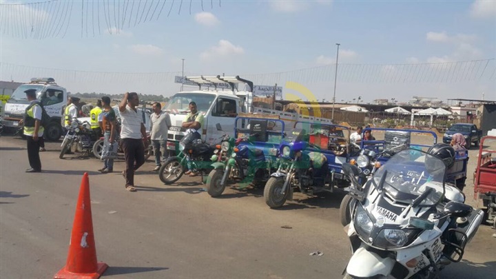 بالصور.. حملات مرورية على الطرق الصحراوية