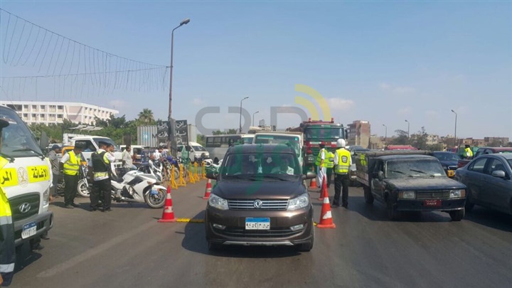 بالصور.. حملات مرورية على الطرق الصحراوية