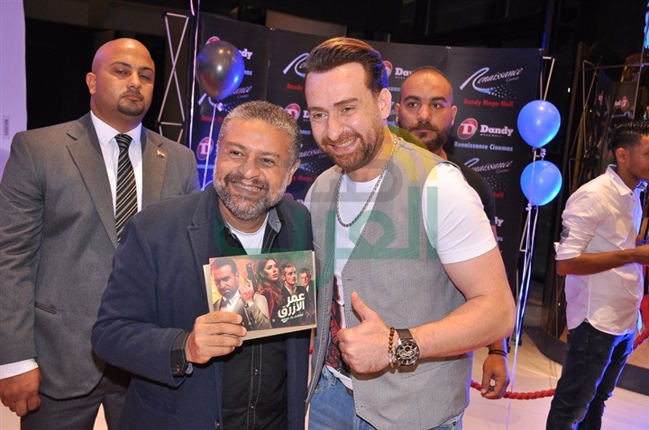 بالصور.. حسين فهمي و نجوم الفن يشاركون نضال الشافعي عرض فيلم عمر الأزرق بالصور.. حسين فهمي و نجوم الفن يشاركون نضال الشافعي عرض فيلم عمر الأزرق