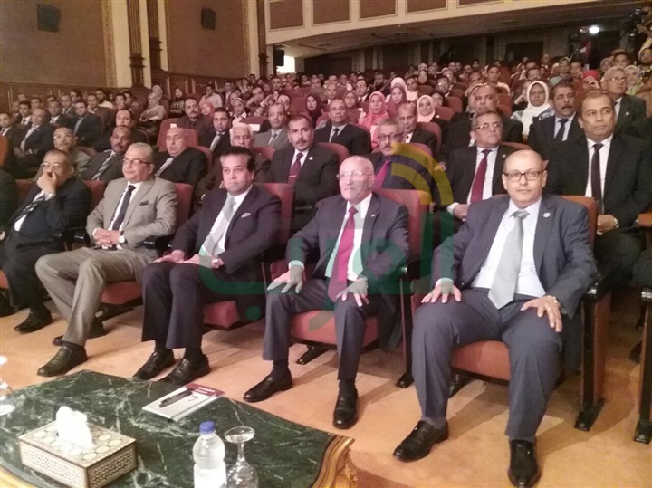 العصار وعبد الغفار يكرمان الطلاب المتميزين بـ"المصرية للهندسة والتكنولوجيا"