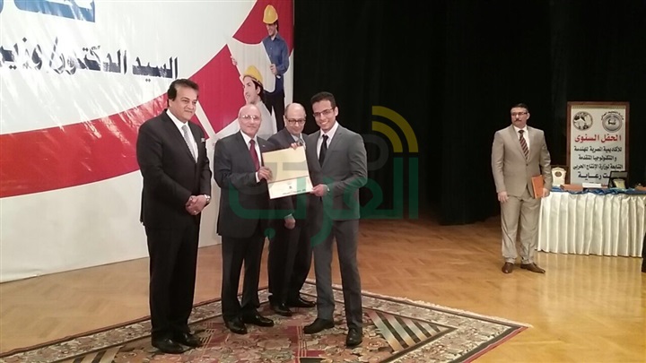 العصار وعبد الغفار يكرمان الطلاب المتميزين بـ"المصرية للهندسة والتكنولوجيا"