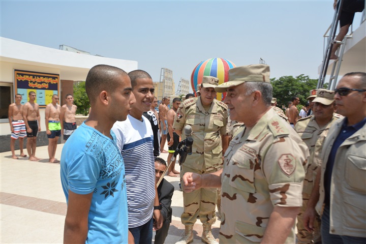 بالصور.. رئيس الأركان يتابع إجراءات القبول بالكليات والمعاهد العسكرية