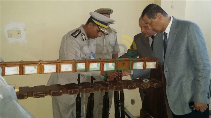 بالصور.. مساعد وزرير الداخلية للمنافذ يتفقد إجراءات التأمين بـ"ميناء دمياط"