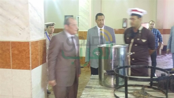 بالصور.. مساعد وزرير الداخلية للمنافذ يتفقد إجراءات التأمين بـ"ميناء دمياط"