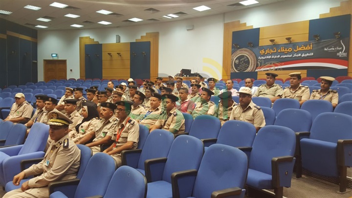 بالصور.. مساعد وزرير الداخلية للمنافذ يتفقد إجراءات التأمين بـ"ميناء دمياط"