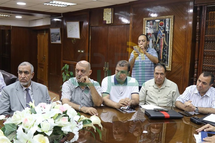 بالفيديو والصور.. محافظ كفر الشيخ يتابع تنفيذ توصيات بيت العائلة