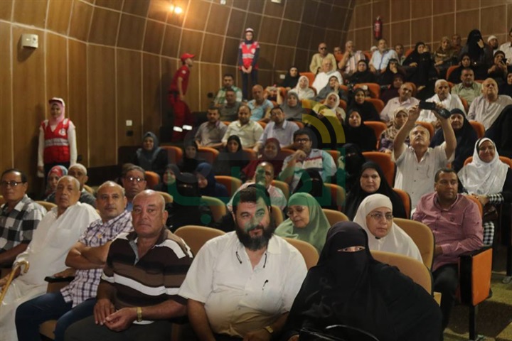 بالصور.. محافظ كفر الشيخ يهنئ 360 فائزًا بحج  القرعة