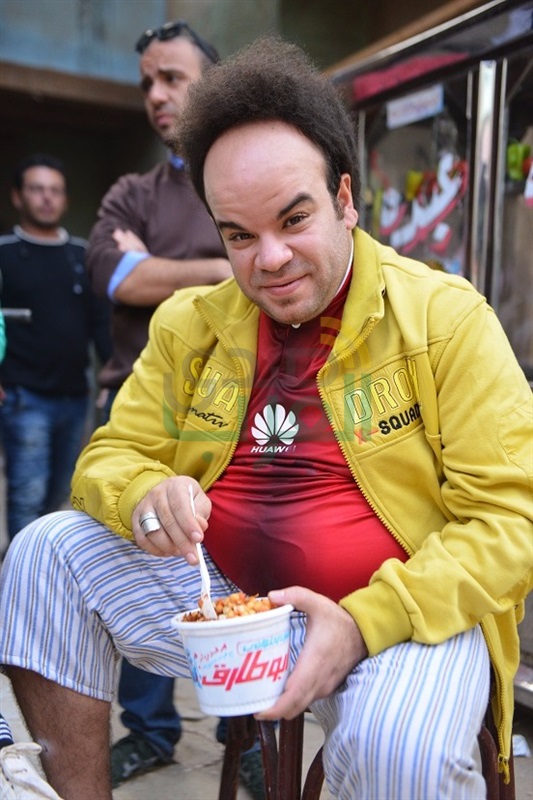 علي ربيع بائع كشري في محلات " ابو طارق "