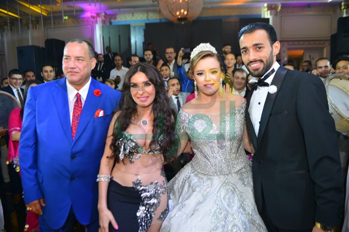 بالصور .. حماقي وساموزين وبوسي ودينا يشعلون زفاف ابنة عم أشرف زكي بالصور .. حماقي وساموزين وبوسي ودينا يشعلون زفاف ابنة عم أشرف زكي