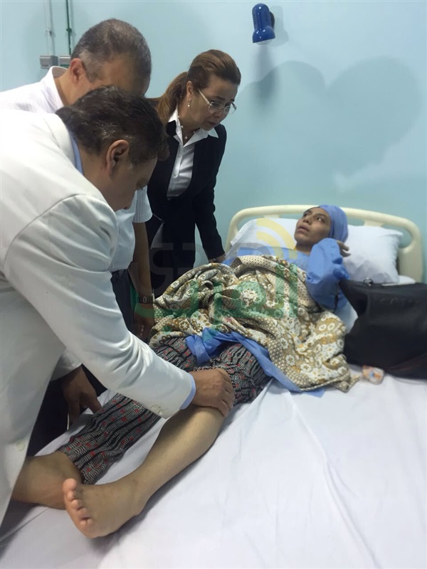 وزير الصحة يزور المصابين بحادث قطارى الإسكندرية .. ويأمر بعلاجهم على نفقة الدولة