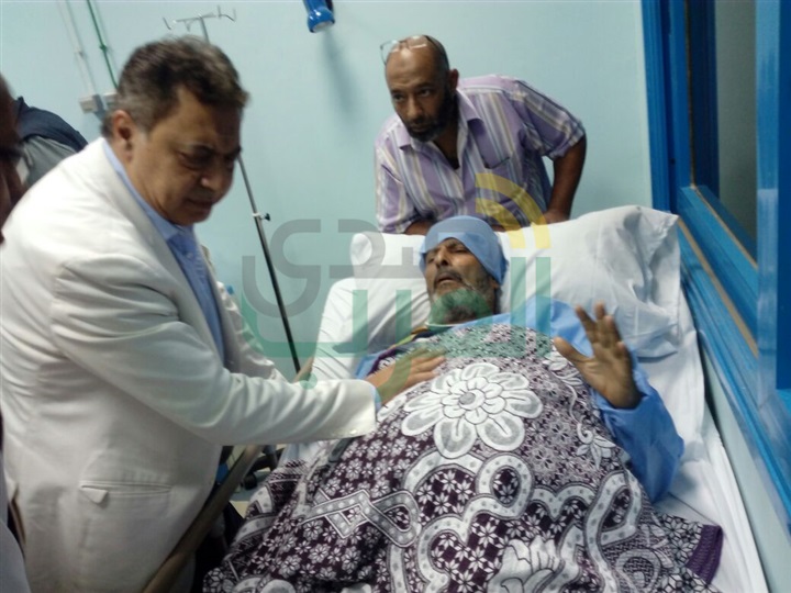 وزير الصحة يزور المصابين بحادث قطارى الإسكندرية .. ويأمر بعلاجهم على نفقة الدولة