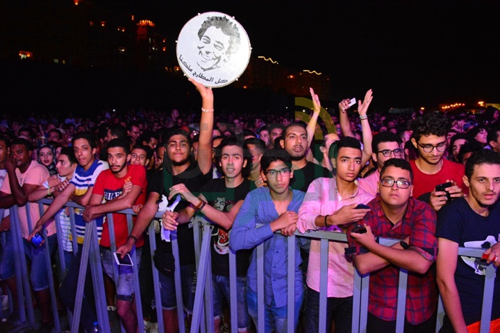 بالصور .."الكينج " يفتتح حفل الساحل الشمالي بـ " هيلا هيلا" بالصور .."الكينج " يفتتح حفل الساحل الشمالي بـ " هيلا هيلا"