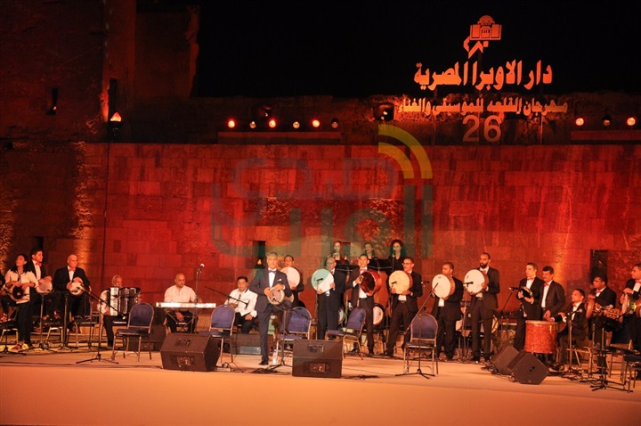 بالصور.. سعيد الأرتيست يشعل حفل "مهرجان القلعة" بأنغام الطبلة بالصور.. سعيد الأرتيست يشعل حفل "مهرجان القلعة" بأنغام الطبلة