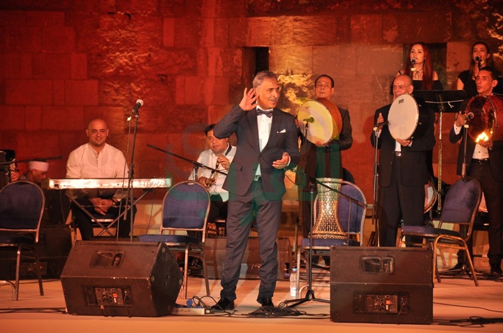بالصور.. سعيد الأرتيست يشعل حفل "مهرجان القلعة" بأنغام الطبلة بالصور.. سعيد الأرتيست يشعل حفل "مهرجان القلعة" بأنغام الطبلة