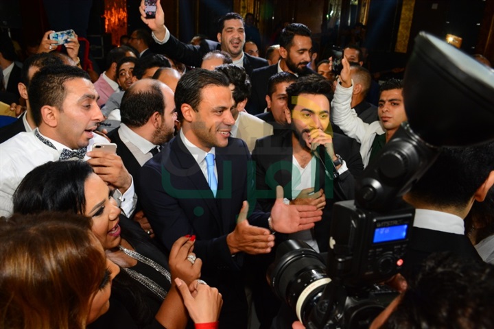 بالصور.. تامر حسني والسقا وقمر يشعلون آخر فقرات زفاف محمد أنور بالصور.. تامر حسني والسقا وقمر يشعلون آخر فقرات زفاف محمد أنور