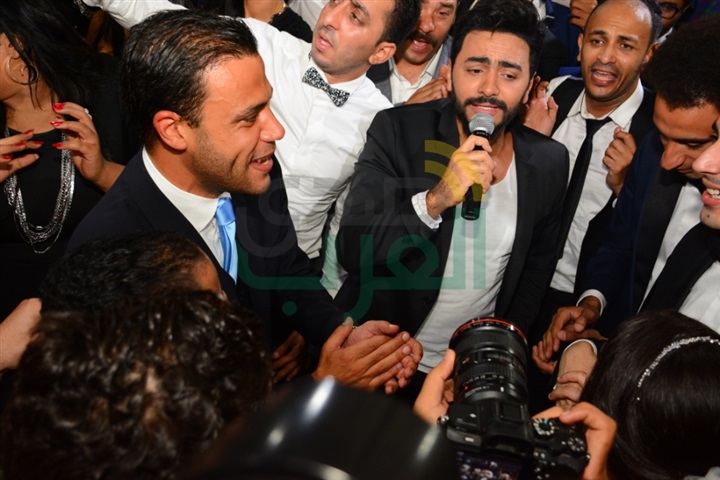 بالصور.. تامر حسني والسقا وقمر يشعلون آخر فقرات زفاف محمد أنور بالصور.. تامر حسني والسقا وقمر يشعلون آخر فقرات زفاف محمد أنور